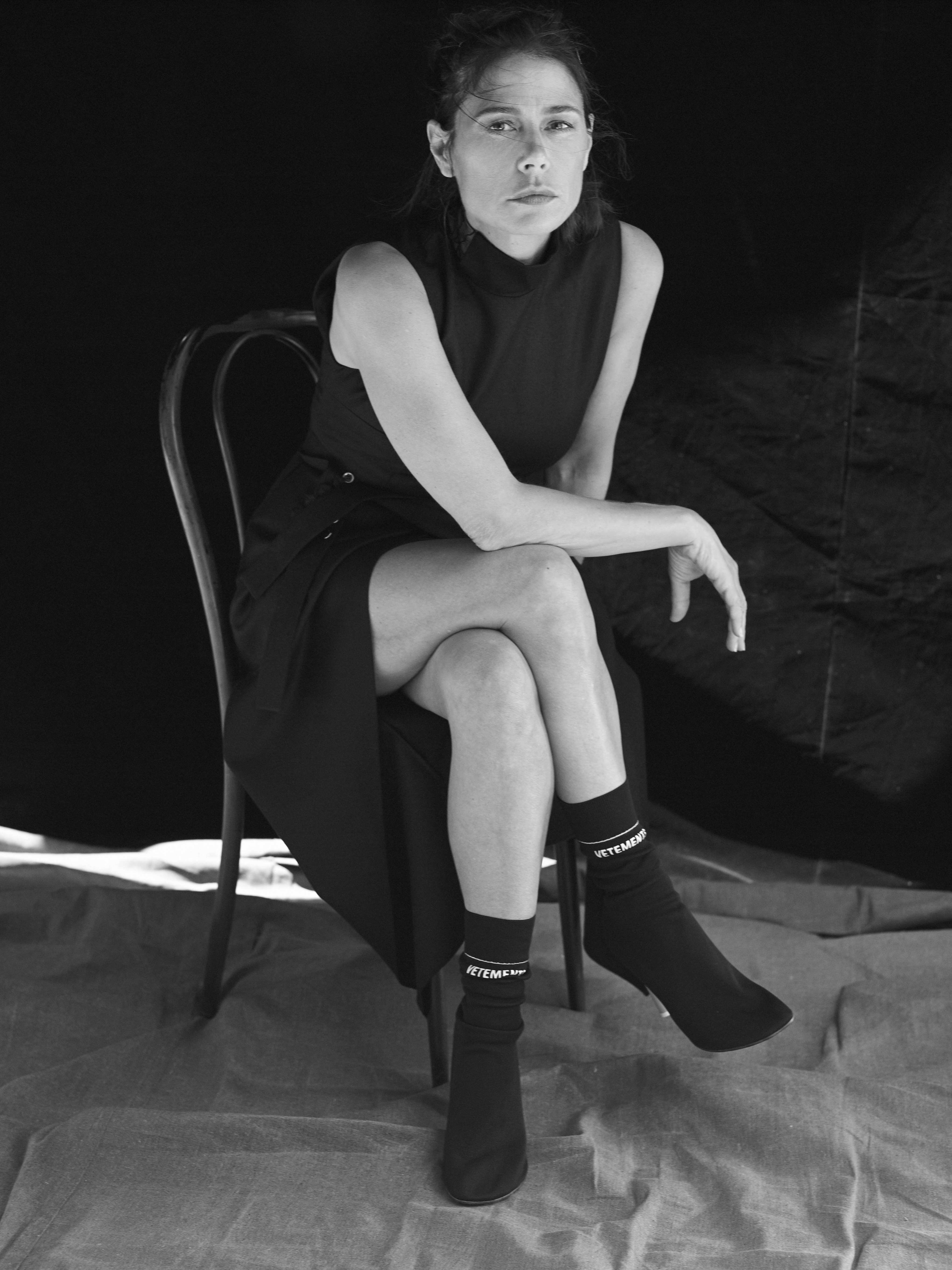 Maura tierney legs